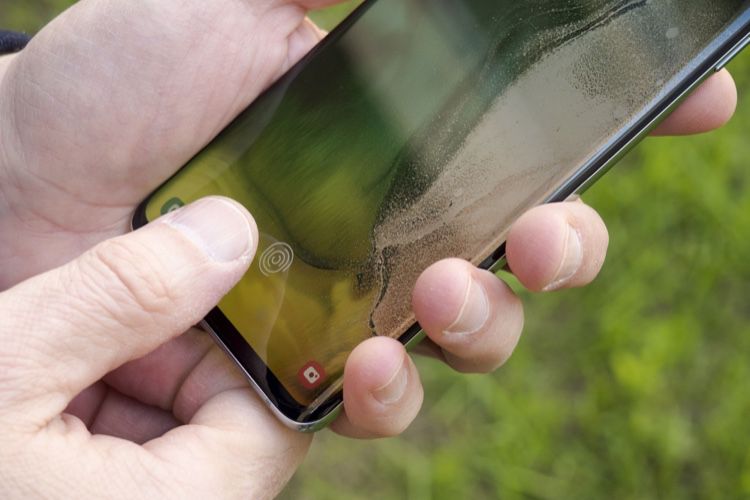 FaceID et Touch ID sous l'&eacute;cran dans un iPhone, ça se pr&eacute;cise 🆕