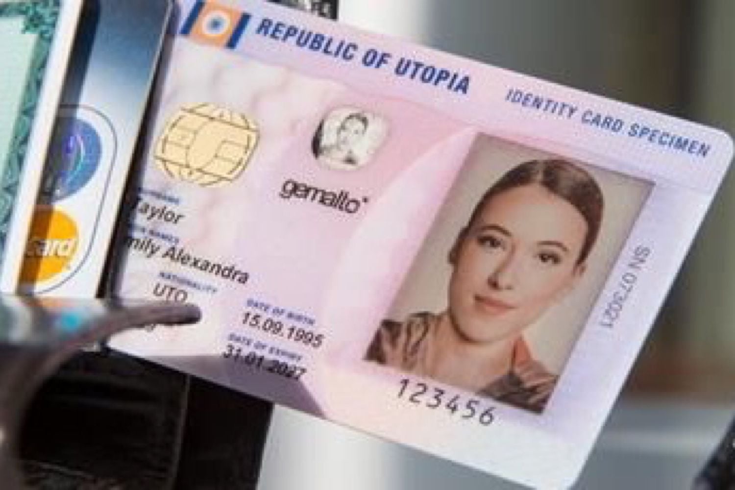 La carte d'identit&eacute; aura sa puce sans contact et un format CB en2021