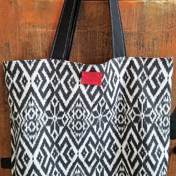 Black and white market bag
