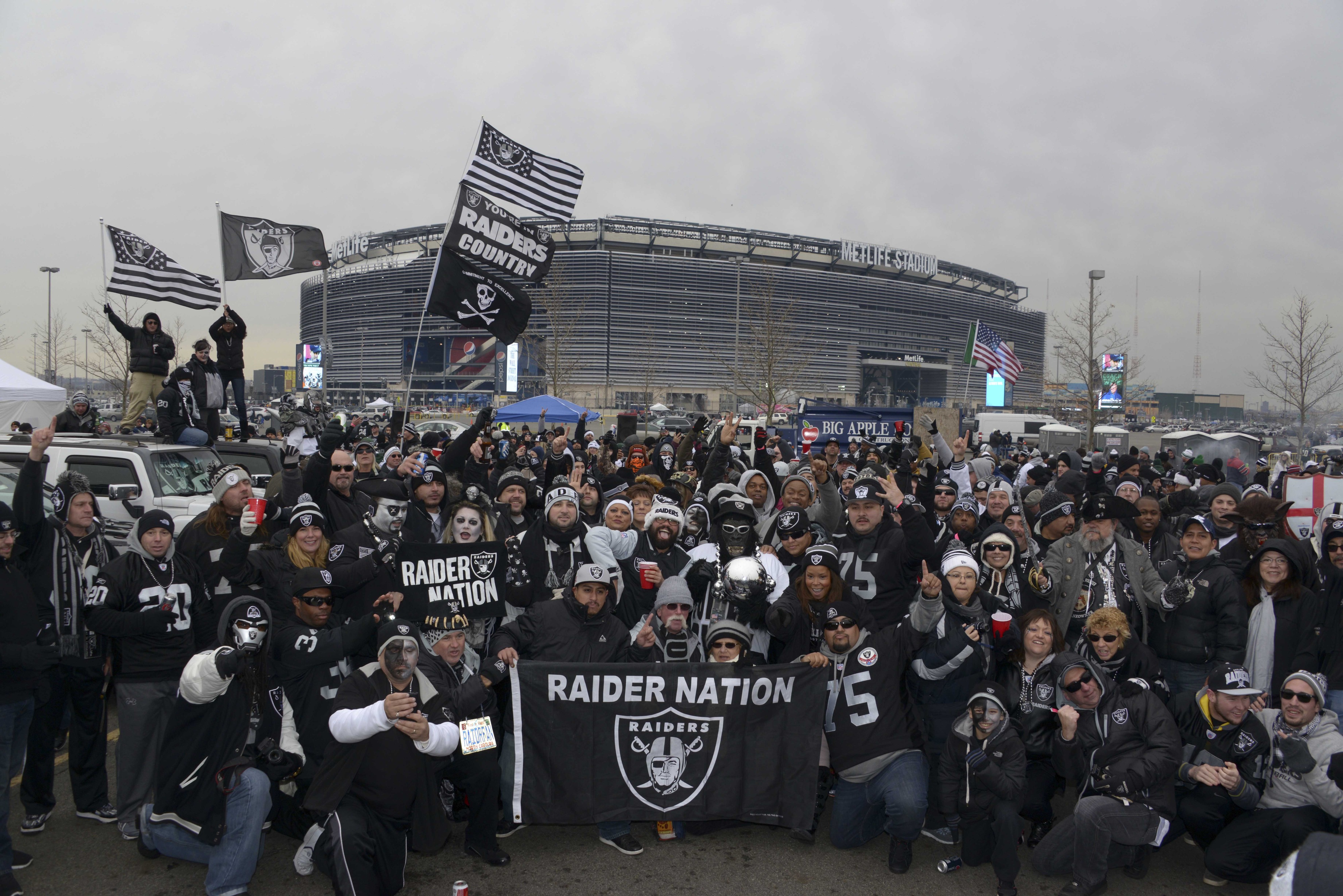 Image with missing alt attribute found on silverandblackpride.com