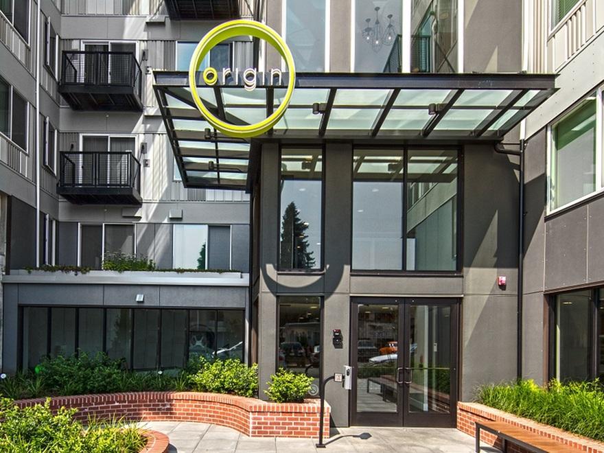 Image with missing alt attribute found on bellapartmentliving.com