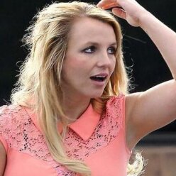 Располневшая и нерасчесанная: Бритни Спирс появилась на публике в &laquo;запущенном&raquo; виде