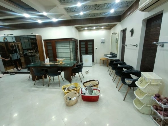 Image with missing alt attribute found on crystalpakistan.com