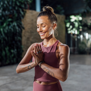 Image with missing alt attribute found on alomoves.com