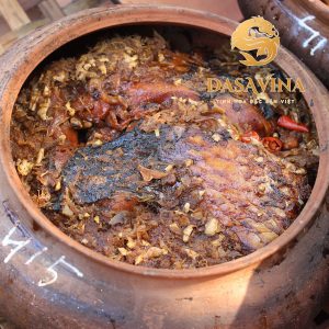 Miếng c&aacute; kho B&aacute; Kiến bắt mắt