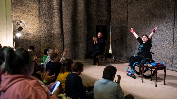 Image with missing alt attribute found on huckmag.com