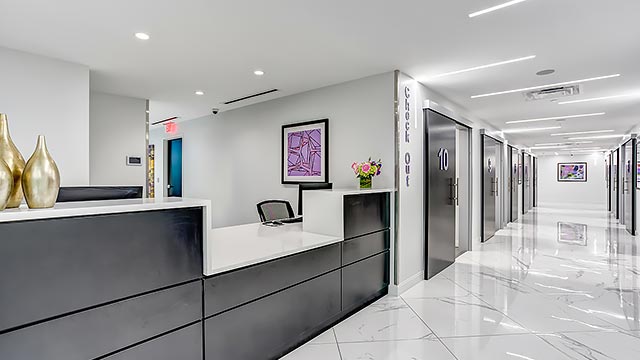 Image with missing alt attribute found on derick.com