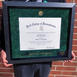 Image with missing alt attribute found on diplomaframe.com