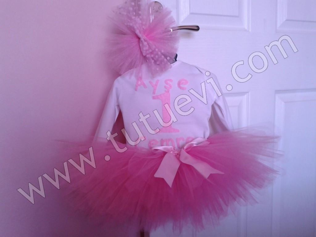 Raziye Hanımın Prenses kızı için hazırlattığı body, tütü etek ve saç bandından oluşan tütü takımı hazır, mutlu günlerde giymesini diliyoruz.