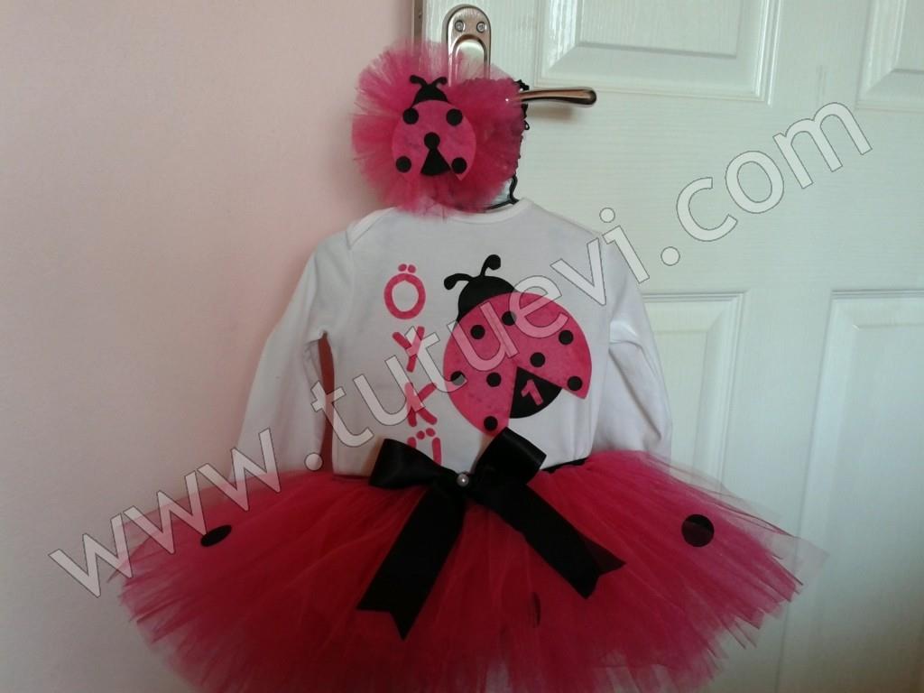 Özge Hanımın Prenses kızı için hazırlattığı body, tütü etek ve saç bandından oluşan tütü takımı hazır, mutlu günlerde giymesini diliyoruz.