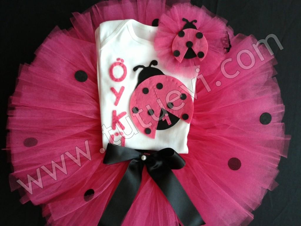 Özge Hanımın Prenses kızı için hazırlattığı body, tütü etek ve saç bandından oluşan tütü takımı hazır, mutlu günlerde giymesini diliyoruz.