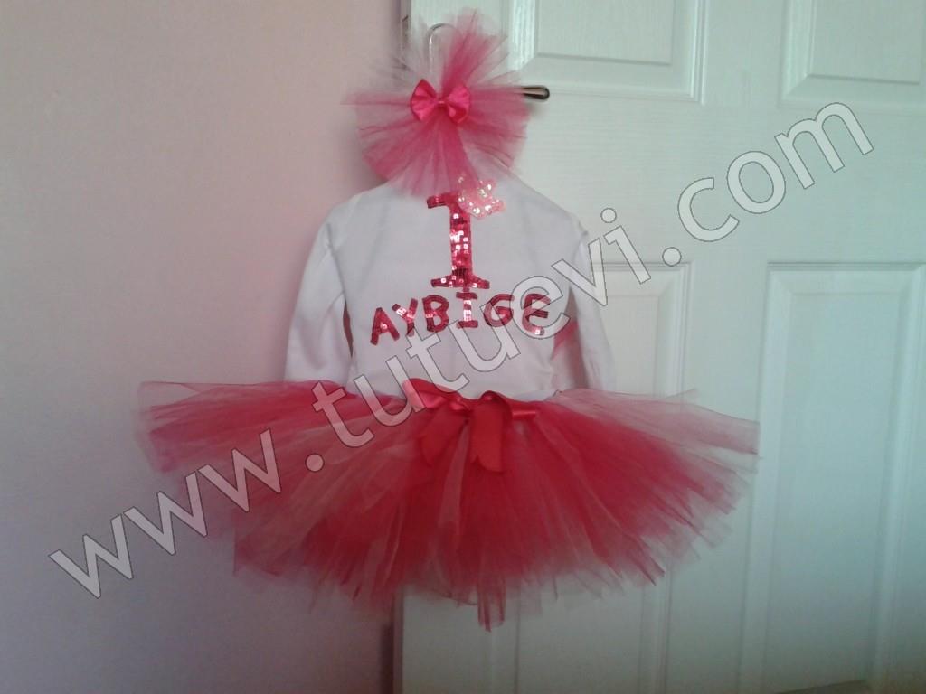 Behice Hanımın Prenses kızı için hazırlattığı body, tütü etek ve saç bandından oluşan tütü takımı hazır, mutlu günlerde giymesini diliyoruz.