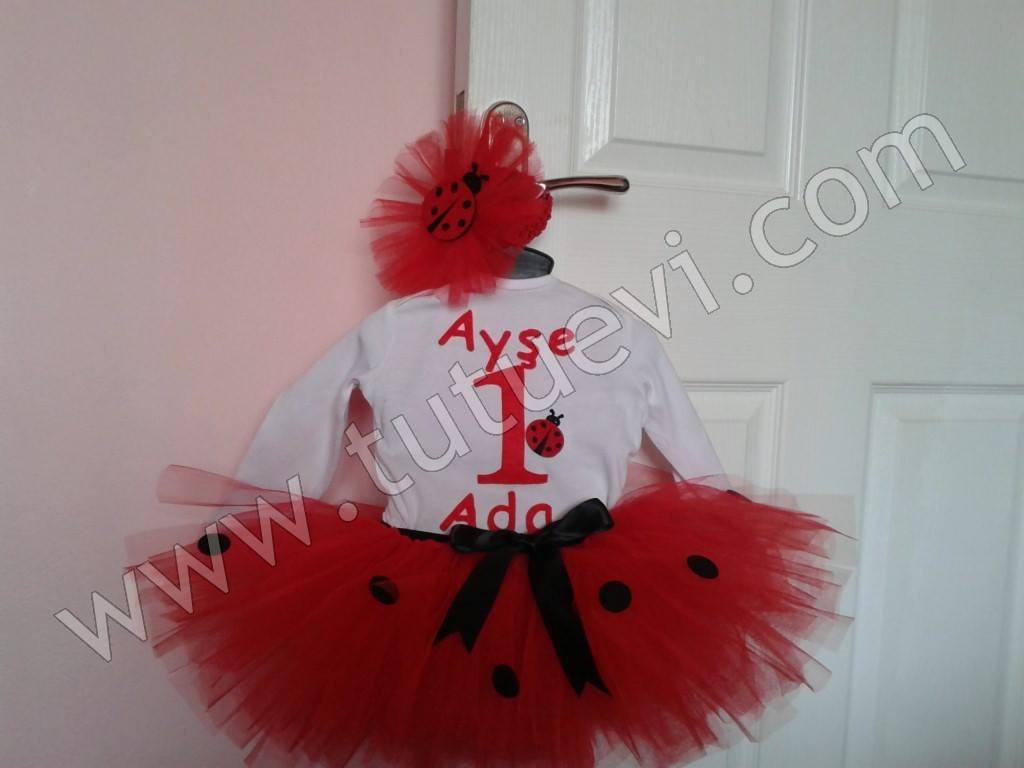 Serap Hanımın Prenses kızı için hazırlattığı body, tütü etek ve saç bandından oluşan tütü takımı hazır, mutlu günlerde giymesini diliyoruz.