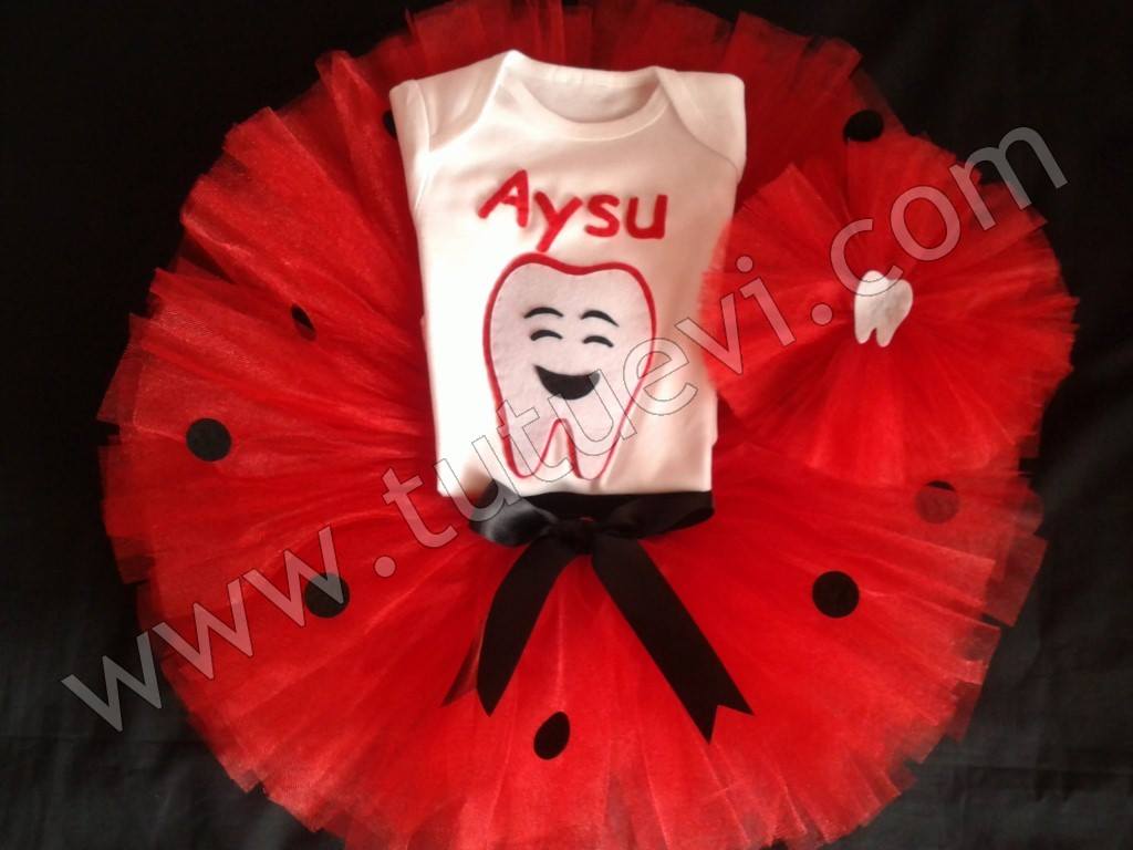 Aysun Hanımın Prenses kızı için hazırlattığı body, tütü etek ve saç bandından oluşan tütü takımı hazır, mutlu günlerde giymesini diliyoruz.