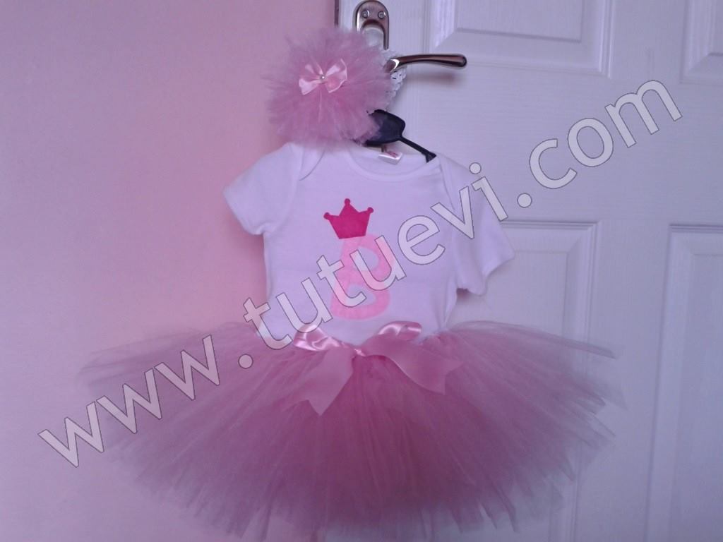 İlknur Hanımın özel olarak hazırlattığı body, tütü etek ve saç bandından oluşan tütü takımı hazır, elbise sahibinin mutlu günlerde giymesini diliyoruz.