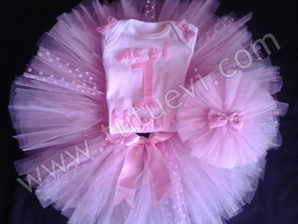 Şehri Hanımın Prenses kızı için hazırlattığı body, tütü etek ve saç bandından oluşan tütü takımı hazır, mutlu günlerde giymesini diliyoruz.