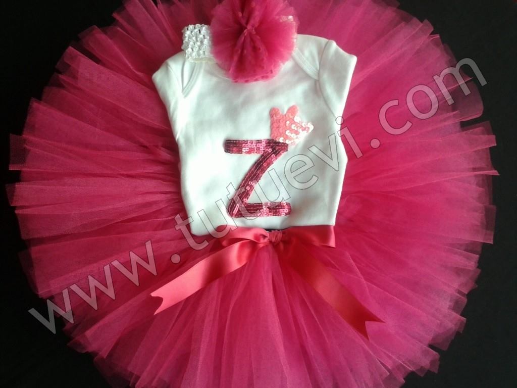 Bengü Hanımın Prenses kızı için hazırlattığı body, tütü etek ve saç bandından oluşan tütü takımı hazır, mutlu günlerde giymesini diliyoruz.