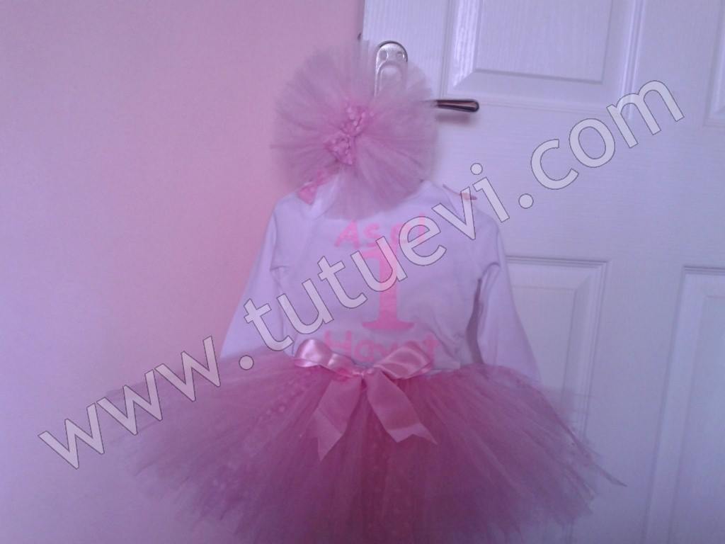 Şehri Hanımın Prenses kızı için hazırlattığı body, tütü etek ve saç bandından oluşan tütü takımı hazır, mutlu günlerde giymesini diliyoruz.