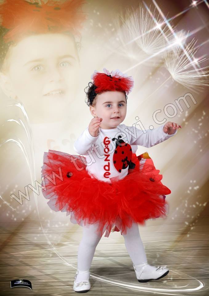 Trabzon'dan Betül Hanımın siparişi üzerine hazırladığımız tütü takımı sevgili Gözde'ye çok yakışmış, Allah nazarlardan saklasın. Yeni Tütü takımını nice mutlu günlerinde giymesini diliyoruz. Bu fotoğrafları bize göndererek bizleri de unutmadığını gösteren Betül Hanıma da çok teşekkür ediyoruz.