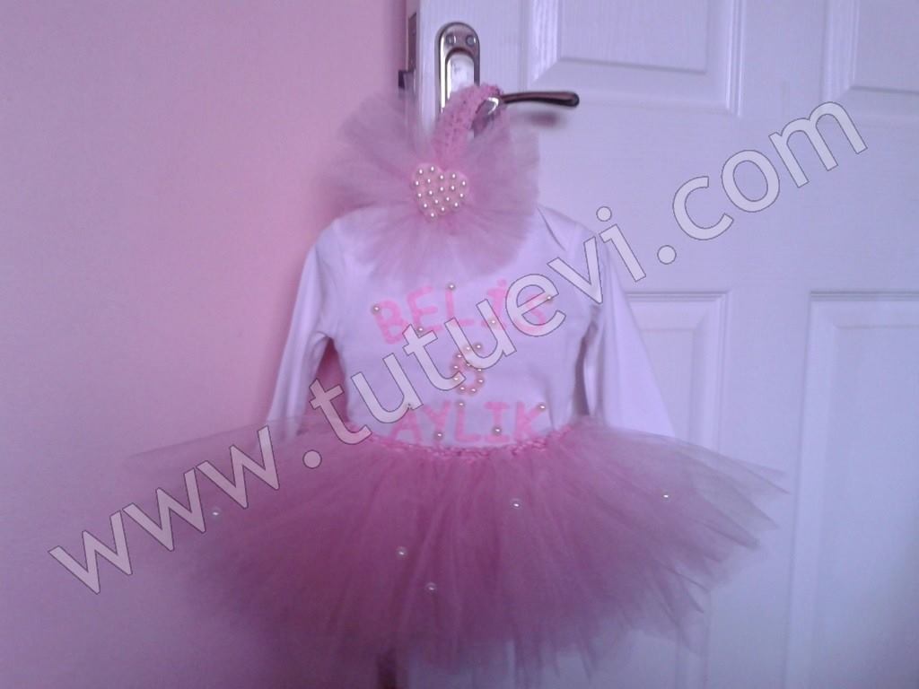 Ezgi Hanımın özel olarak hazırlattığı body, tütü etek ve saç bandından oluşan tütü takımı hazır, elbise sahibinin mutlu günlerde giymesini diliyoruz.