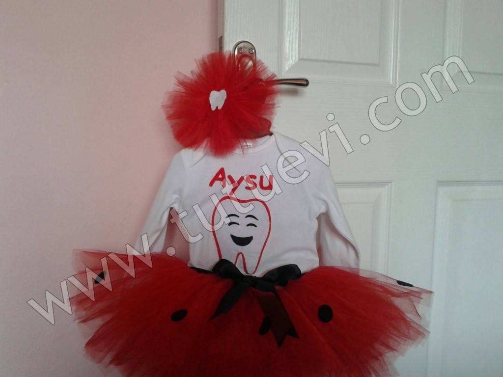 Aysun Hanımın Prenses kızı için hazırlattığı body, tütü etek ve saç bandından oluşan tütü takımı hazır, mutlu günlerde giymesini diliyoruz.