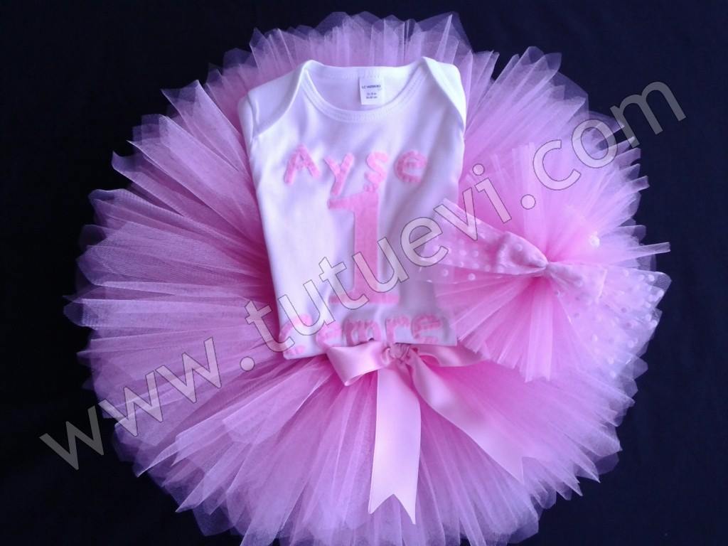 Raziye Hanımın Prenses kızı için hazırlattığı body, tütü etek ve saç bandından oluşan tütü takımı hazır, mutlu günlerde giymesini diliyoruz.