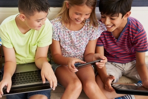 Image with missing alt attribute found on cnews.ru