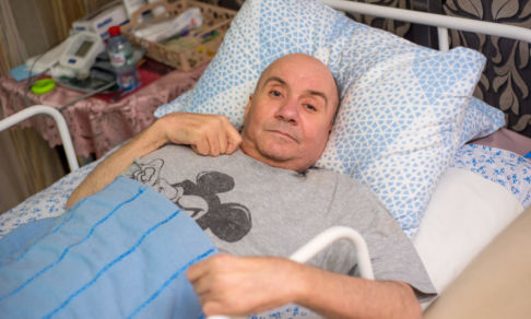 На пятке была видна пяточная кость