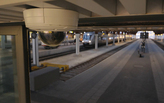 Image with missing alt attribute found on global.canon