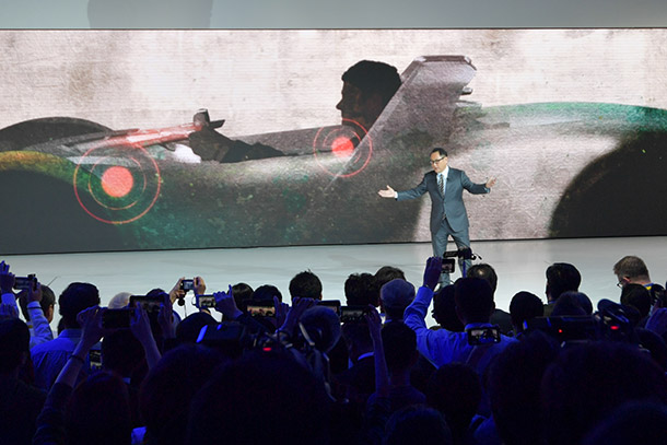 When we say "Connected", we mean "People connected"―a society in which people are linked, and a society in which the warmth and kindness of people can be felt.