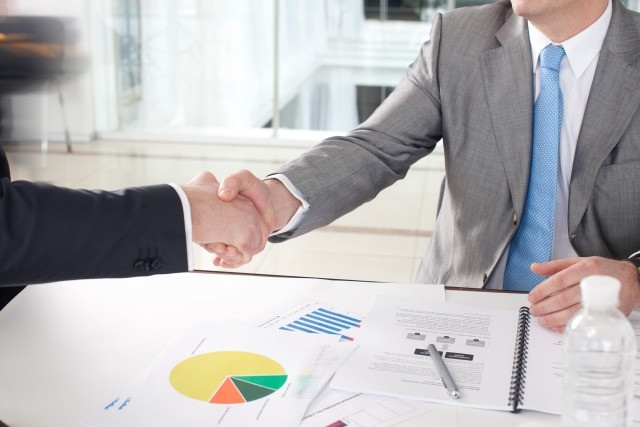 銀行等の金融機関での手続き