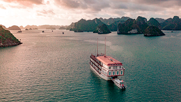 Image with missing alt attribute found on halongbaycruise.com