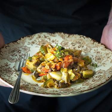 Receta de ratatouille: el cl&aacute;sico pisto franc&eacute;s que triunfa como guarnici&oacute;n