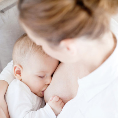 La lactancia materna ofrece importantes beneficios al beb&eacute; cuando enferma y le ayuda a recuperarse antes