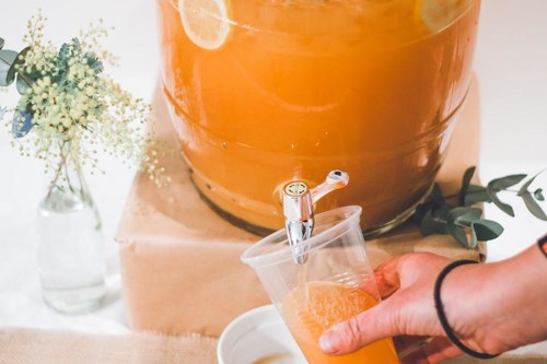 Un zumo no es mejor que una fruta entera, ni siquiera justific&aacute;ndolo con flavolonas y carotenos