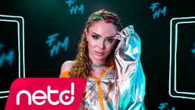 Feride Hilal Akın - Kim