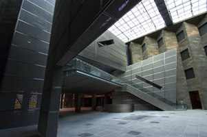 Image with missing alt attribute found on architonic.com