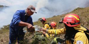 incendio casitagua bomberos quito