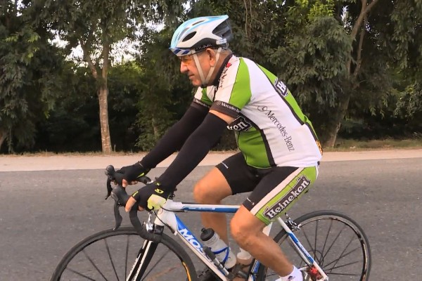 Elier Mart&iacute;n pedalea contra el paso del tiempo