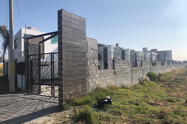 Roban coches en asalto masivo a fraccionamiento de San Andr&eacute;s Cholula