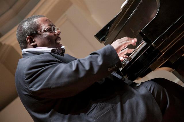 Image with missing alt attribute found on instantseats.com