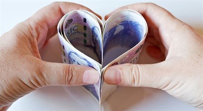 Změny ve st&aacute;tn&iacute; podpoře penzijka a životka. St&aacute;t chyst&aacute; společn&yacute; limit