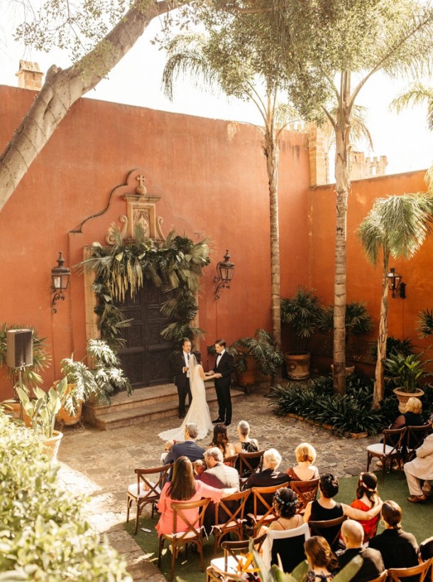 Image with missing alt attribute found on junebugweddings.com