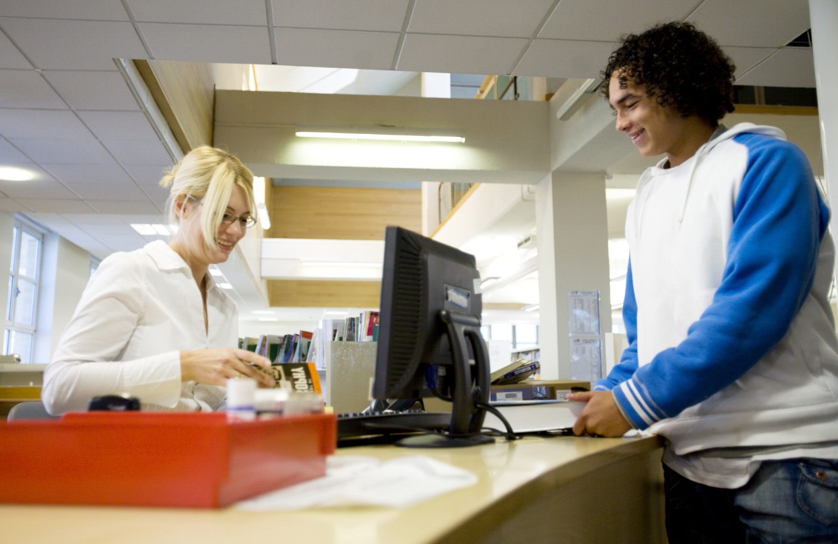 Image with missing alt attribute found on libraryworld.com