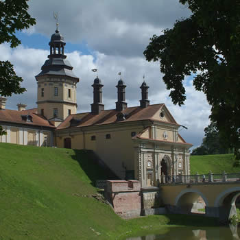 Image with missing alt attribute found on lingohut.com