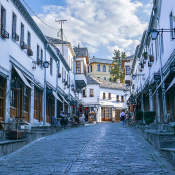 Image with missing alt attribute found on lingohut.com