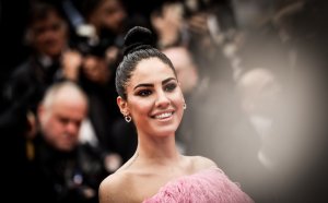 Красавица се пусна без дрехи на плажа