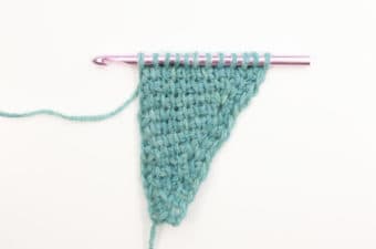 Simple tunisian crochet triangle on a crochet hook