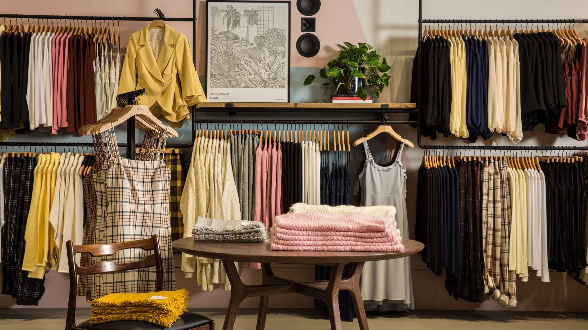 Image with missing alt attribute found on mallofamerica.com