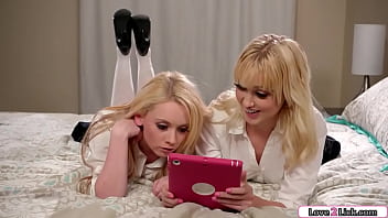 2 Curious Schoolgirls Have Lesbian Sex